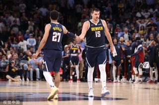 恭喜！马丁内利在恋爱4周年之际向女友求婚成功.