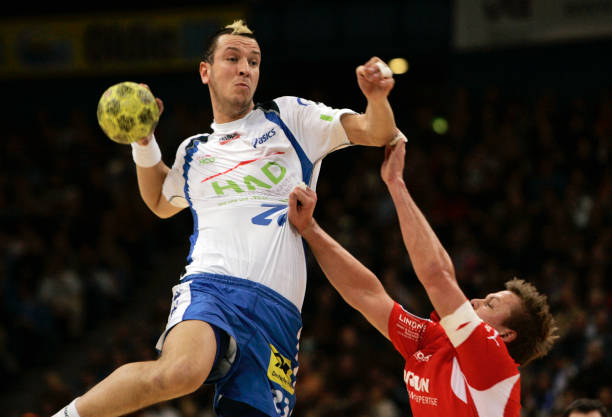 不做牛马，自由开打！《三国群英传：策定九州》全平台公测开启！